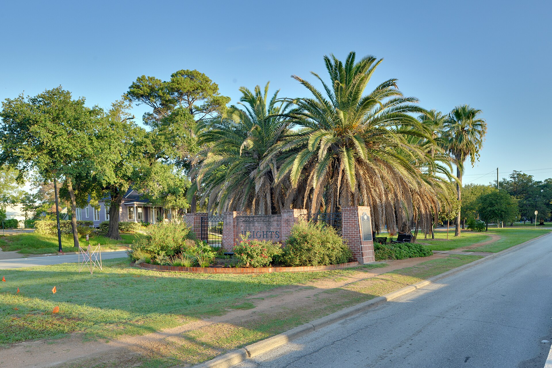 The Heights Boulevard Esplanade in Houston (Texas, USA) is listed in the National Register of Historic Places, United States Department of the Interior.